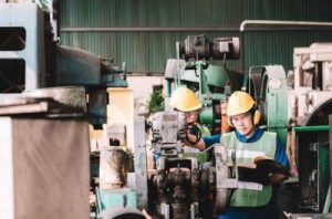 Hantaman Badai: Industri Manufaktur Indonesia Terpuruk!