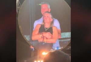 Skandal Cinta di Konser Coldplay, CEO Teknologi Terguling!