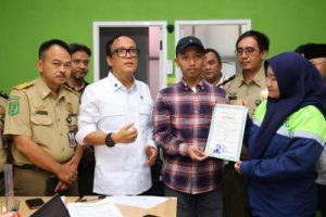 Ijazah Ditahan? Wamenaker Geruduk 2 Perusahaan di Malang!