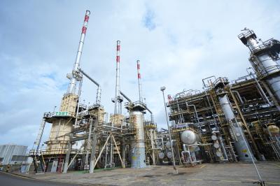 Minyak Jelantah Jadi Bahan Bakar Pesawat? Kejutan HUT RI ke-80!