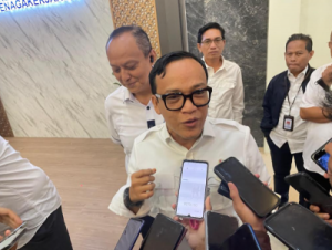 Wamenaker Dicokok KPK! Diduga Peras Perusahaan Demi Sertifikasi?