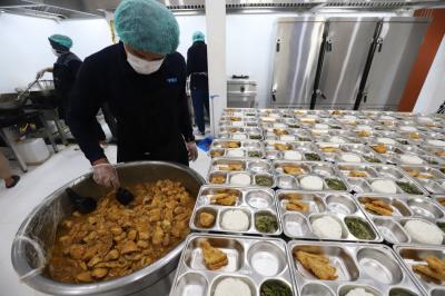 Makan Gratis Rp13 Triliun? Angka Fantastis yang Bikin Geleng Kepala!