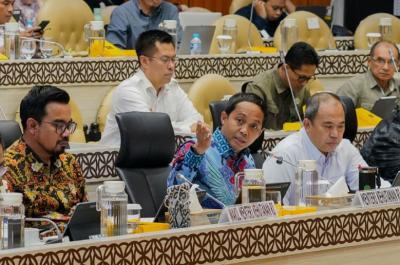 Menteri Kehutanan Terciduk Main Domino dengan "Orang Lama", Hartanya Bikin Melongo!