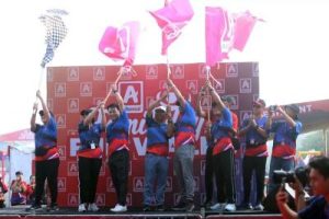 Kejutan Alfamidi! Jalan Sehat Berhadiah Mobil Listrik, Kok Bisa?