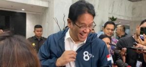 Ekonomi RI Bisa Terbang Tinggi? Menkeu Pamer Jaket "8%"!