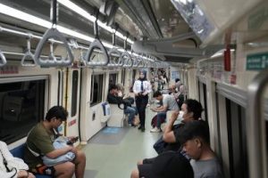 Terungkap! LRT Jabodebek Izinkan Buka Puasa di Kereta, Ada Syaratnya!