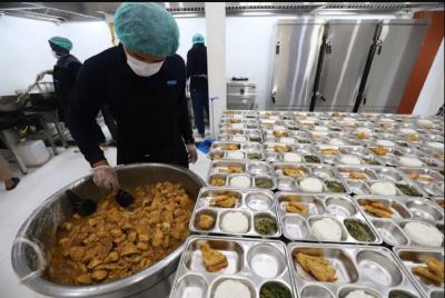 MBG: Dompet Keluarga Bernapas Lega? Studi Ungkap Dampak Ekonomi Tak Terduga!