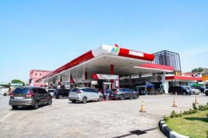 mediaseruni.co.id - Kabar gembira datang bagi para pengendara di Tanah Air khususnya wilayah Jabodetabek. Pertamina Patra Niaga kembali melakukan penyesuaian harga bahan bakar minyak non-subsidi per awal bulan ini. Beberapa jenis BBM mengalami penurunan harga yang cukup signifikan, memberikan angin segar bagi pengeluaran bulanan konsumen.