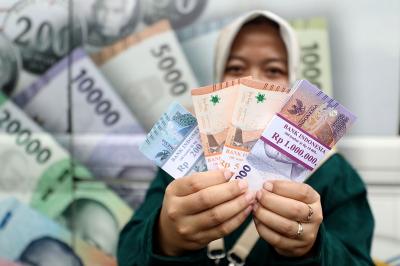 Rupiah Menggila Terbang Tinggi Ada Apa