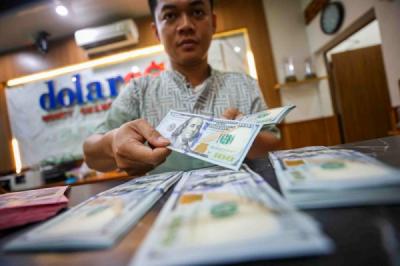 Dolar AS Tembus Rp18.000 Rupiah Terpuruk