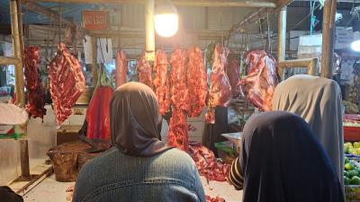 Daging Meroket Cabai Anjlok Cek Harga Pangan