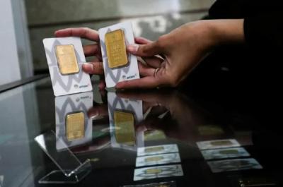 Emas Antam Terjun Bebas Investor Wajib Tahu