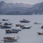 Kapal Pinisi Terbalik di Labuan Bajo
