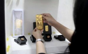 Harga Emas Antam Anjlok Drastis Hari Ini
