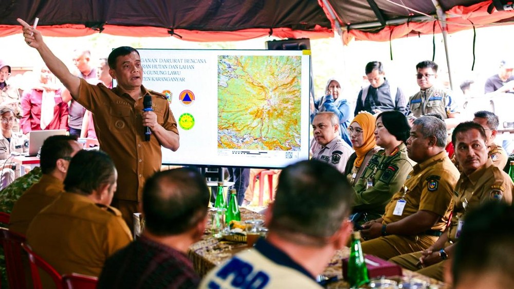 Sisa Api di Gunung Lawu Masih Mengancam