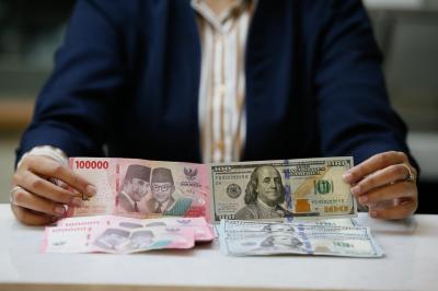 Rupiah Merosot Tajam ke Level 17 Ribuan