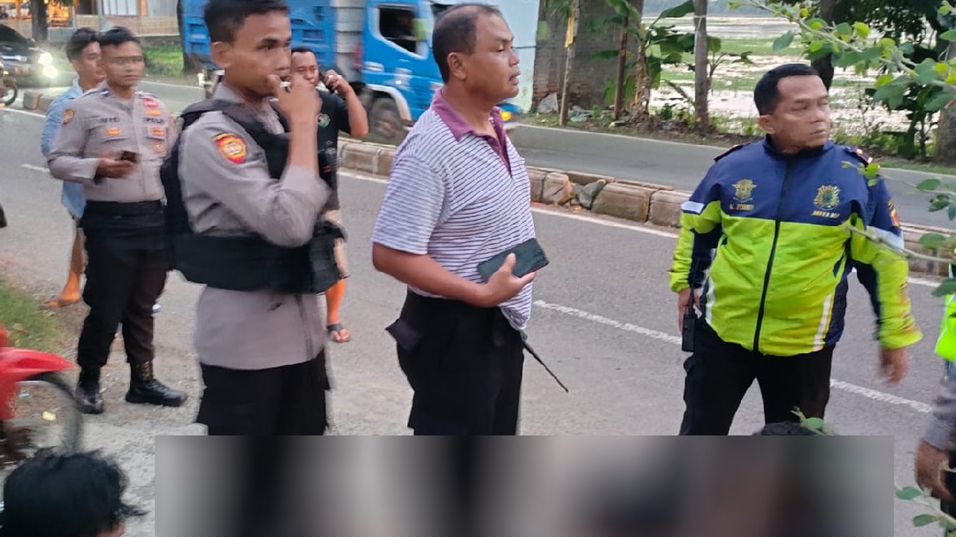 TRC POLRES INDRAMAYU: Tim Respon Cepat (TRC) Wiralodra Polres Indramayu mengamankan 10 remaja laki-laki yang diduga anggota geng motor yang kerap meresahkan masyarakat. (Aidin/Mediaseruni)