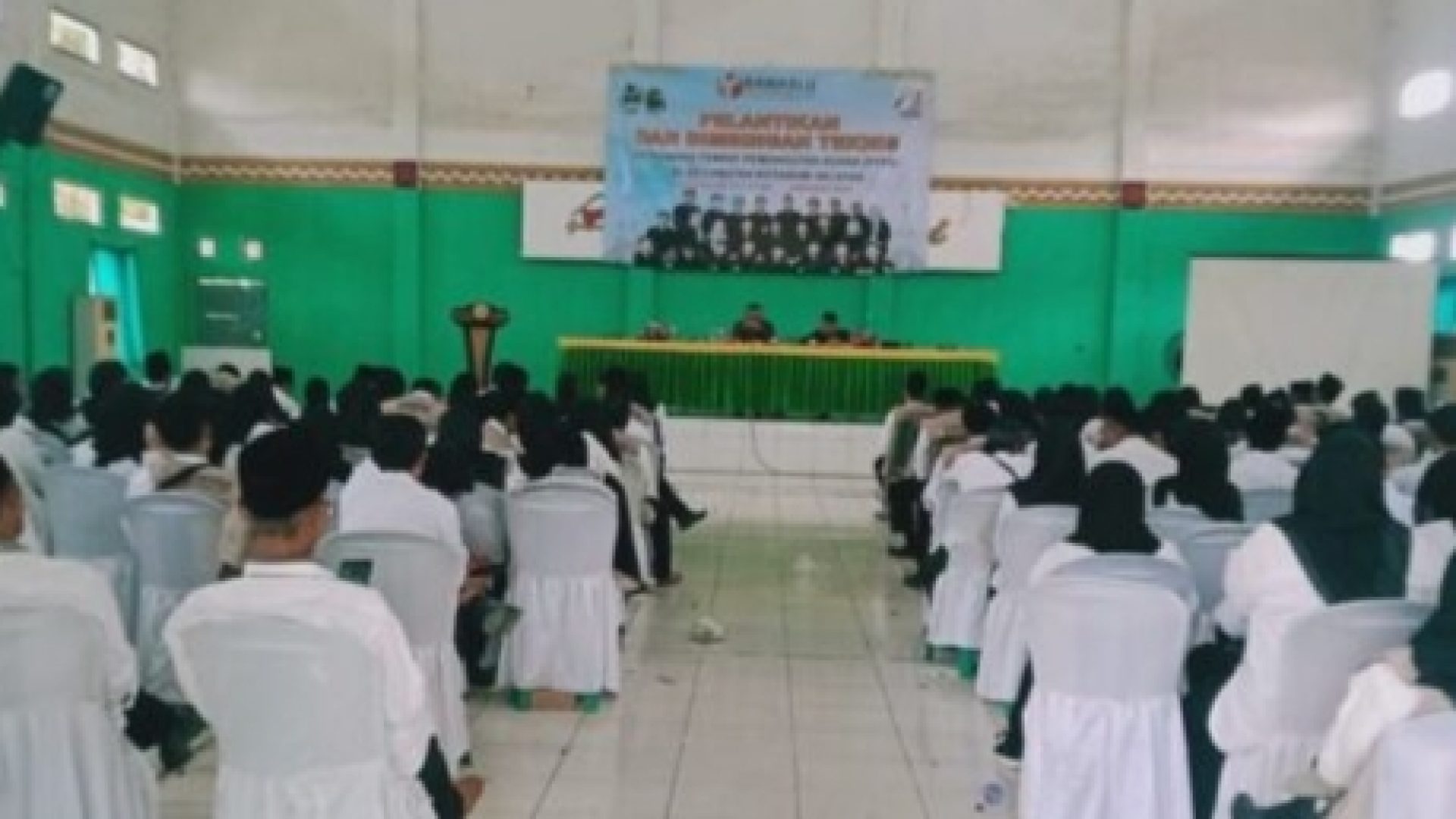 BIMTEK: Puluhan Pengawas Tempat Pemungutan Suara (PTPS) di Kabupaten Lampung Utara mengikuti bimbingan teknis yang diselenggarakan Panwascam Lampung Utara. (Hairudin/Mediaseruni)