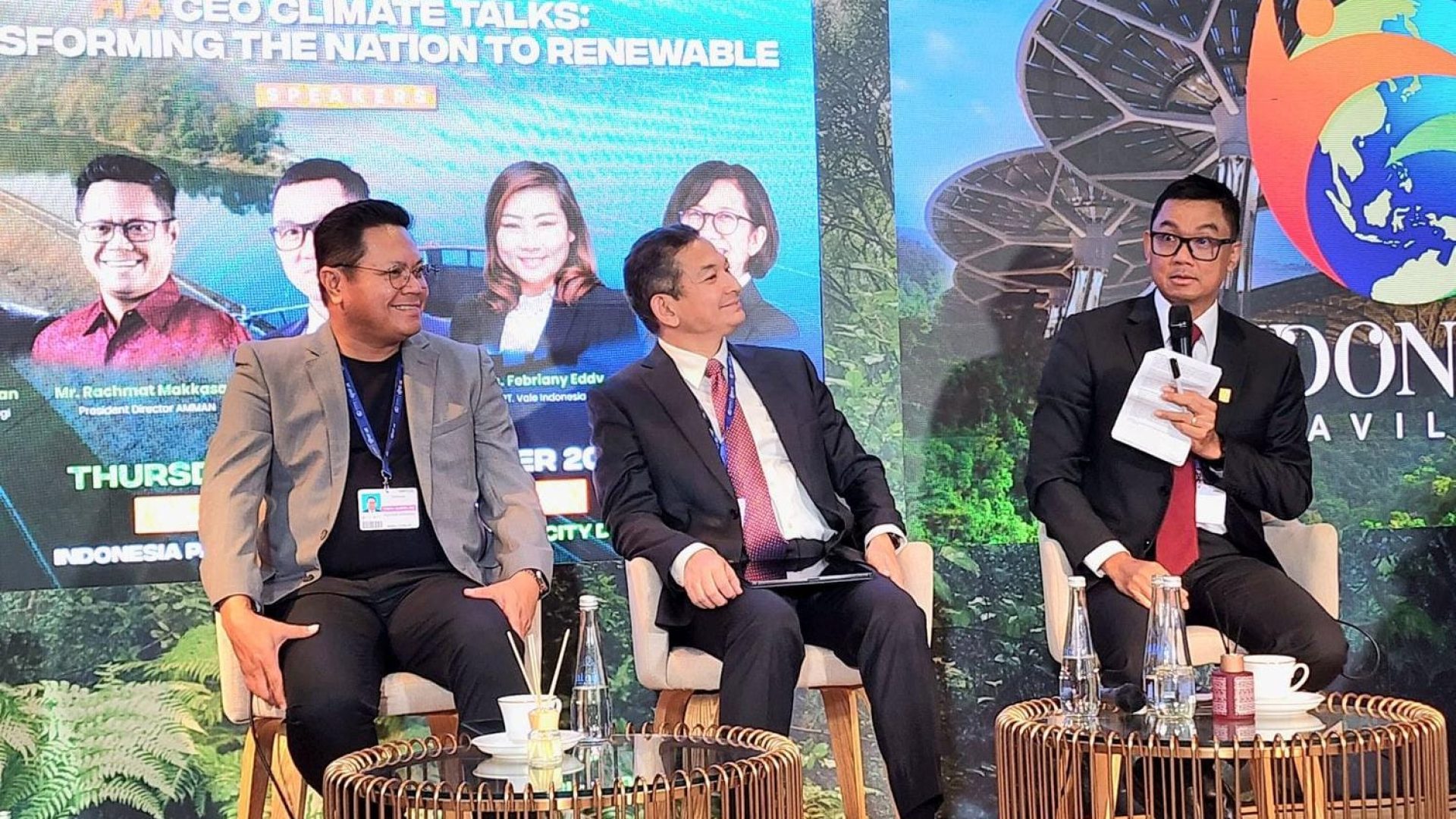 KOMITMEN PLN: Dirut PLN Darmawan Prasodjo (kanan) dalam sesi CEO Climate Talks di Indonesia Pavilion, Kamis 30 November 2023, menyampaikan perubahan iklim adalah persoalan global. (dok PLN/Mediaseruni).