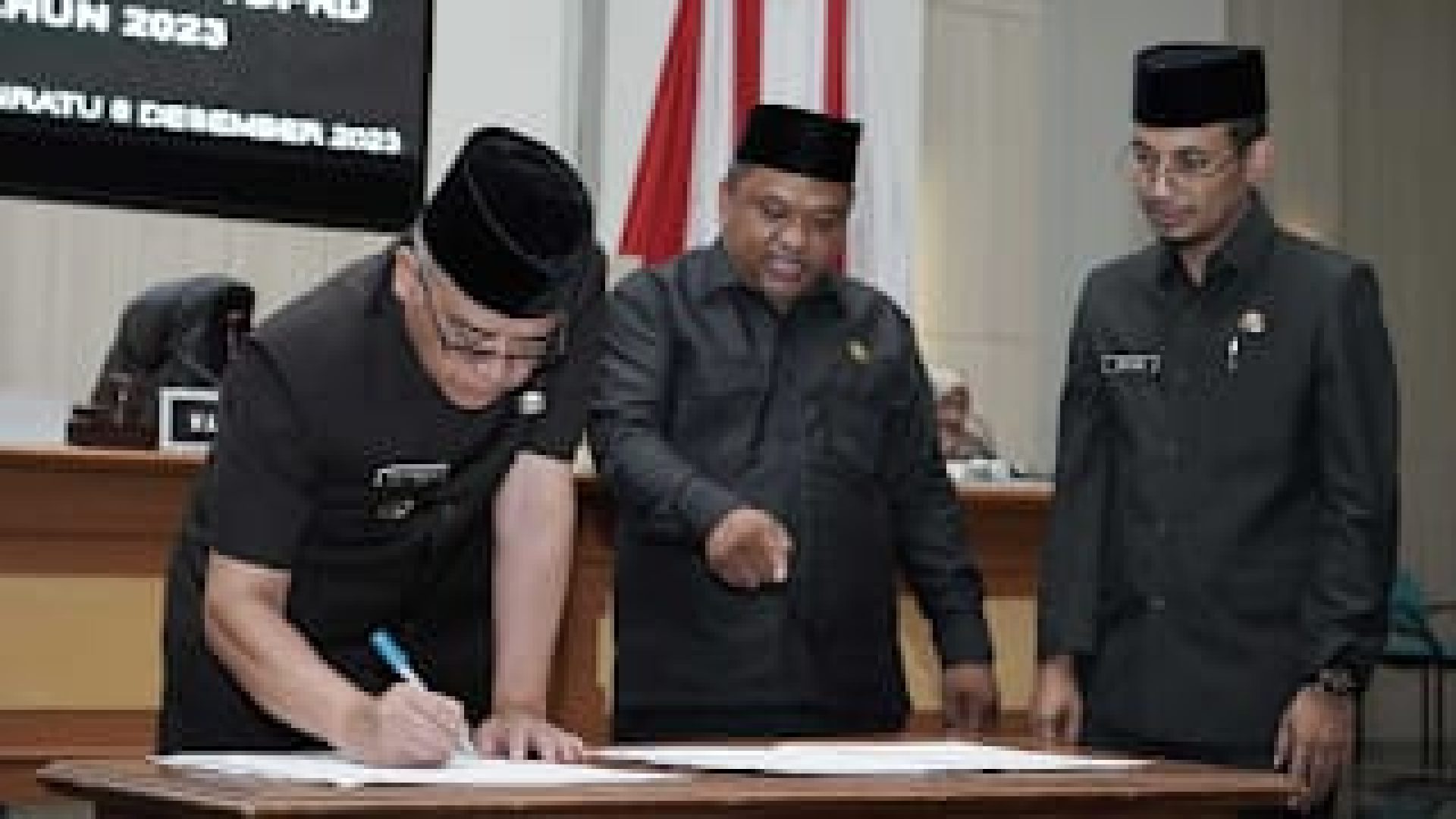 APBD 2024: Penetapan APBD 2024 Kabupaten Sukabumi ditandatangani. (dok Sekwan/Mediaseruni)